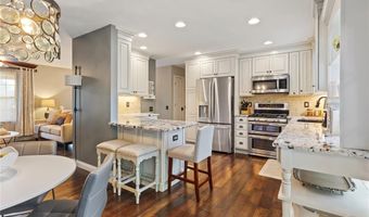 1225 Wissmann Dr, Ballwin, MO 63011