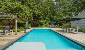 75 Walnut Dr, East Greenwich, RI 02818