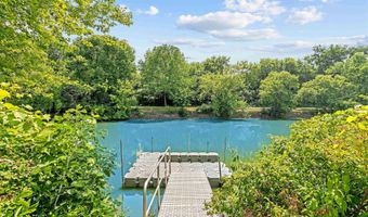 1141 E BANTA Ct, Appleton, WI 54915