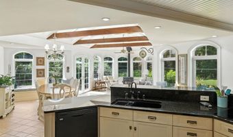 35 Shaw Dr, Bedford, NH 03110