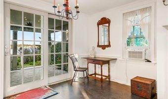 128 Eustis Ave, Newport, RI 02840
