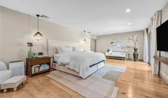 4060 Harclare Ln, Encino, CA 91436