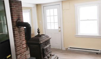 7 Frog Holler Ln, Augusta, ME 04330