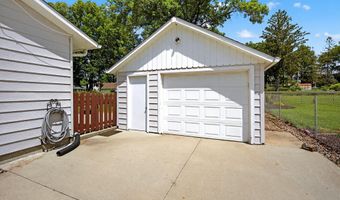 123 16th St, Ames, IA 50010