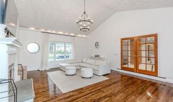 1 Princess Pine Rd, Lincoln, RI 02865