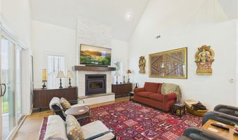 616 2nd St, Bentonville, AR 72712