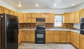 305 6th St, Adair, IA 50002