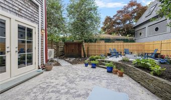 5 Tews Ct, Newport, RI 02840