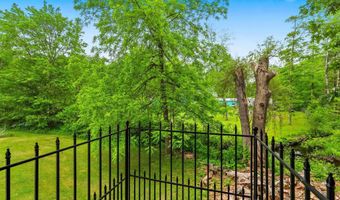 648 Raymond Rd, Chester, NH 03036