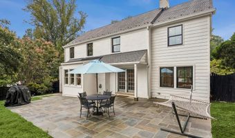 3801 LORCOM Ln N, Arlington, VA 22207