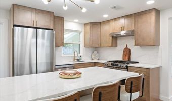 490 MAKO Dr, Atlantic Beach, FL 32233