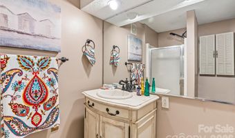 16 Canterbury Dr, Arden, NC 28704