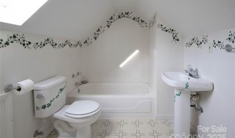 400 Three Dog Mountain Rd, Bakersville, NC 28705