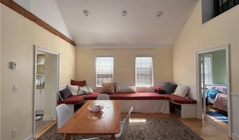 25 Marsh St, Newport, RI 02840
