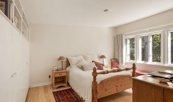 10 Steep Hollow Ln, Cos Cob, CT 06807