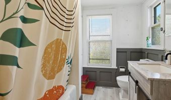 338 N Main St, Amherst, WI 54406