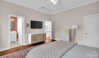 221 E 32nd St, Savannah, GA 31401