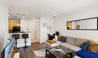 2465 ARMY NAVY Dr 204, Arlington, VA 22206