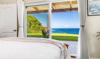 1004 N Honokala Rd B, Haiku, HI 96708