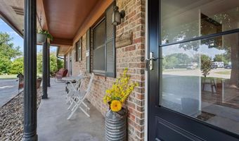 2038 Hill Top Cir, Weatherford, TX 76085