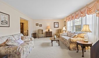 11 Westchester Dr, Albany, NY 12205