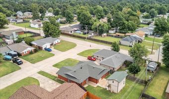 6804 NW 25th St, Bethany, OK 73008