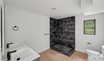 3801 Woodleaf Rd, Charlotte, NC 28205