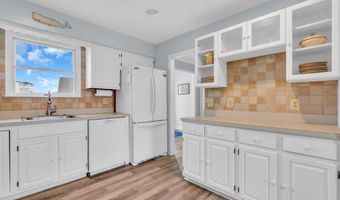 3 Drake Dr, Bayville, NJ 08721