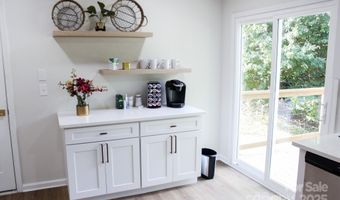 3813 Brookchase Ln, Charlotte, NC 28205