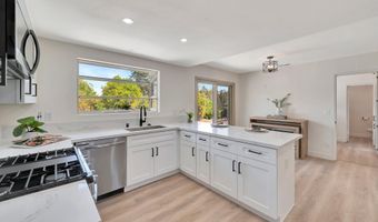 9946 Nutby Ln, Escondido, CA 92026