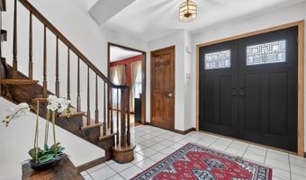 6 Amanda Ct, Airmont, NY 10952