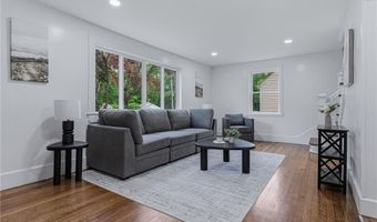 8 Angela Ct, North Providence, RI 02904
