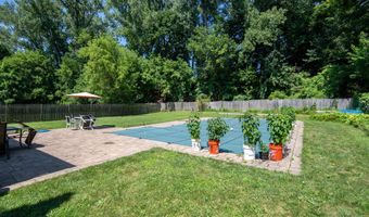 51 Aspen Cir, Albany, NY 12208