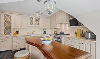127 Harrison Ave 7, Newport, RI 02840