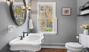 10 Barrington Dr, Bedford, NH 03110