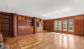 28 S Hill Dr, Cranston, RI 02920