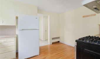 61 Applegate Rd, Cranston, RI 02920