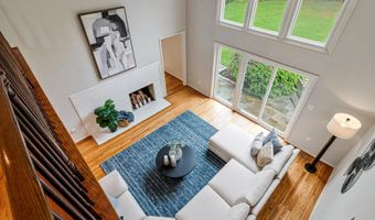 9908 KENTSDALE Dr, Potomac, MD 20854