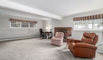 24 Prospect Dr, Brookfield, CT 06804