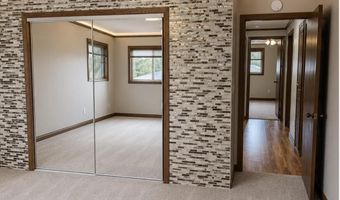 1512 S 5th St, Aberdeen, SD 57401