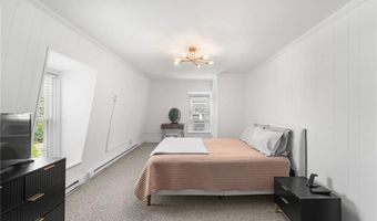 61 School St 2R, Lincoln, RI 02802