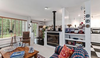 26 Lake Forest Dr, Burlington, VT 05401