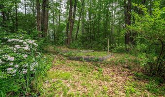 8 Pine Acres Rd, Amherst, NH 03031