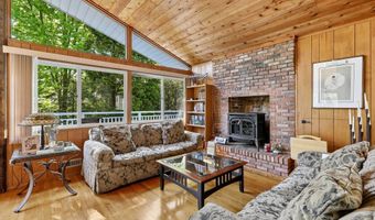 4 Alan Rd, Danbury, CT 06810