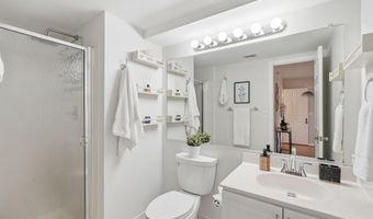 610 N WEST St N 105, Alexandria, VA 22314