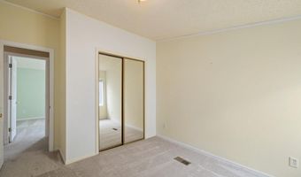 1806 S MOUNTAIN SHDW Ln, Cheyenne, WY 82009