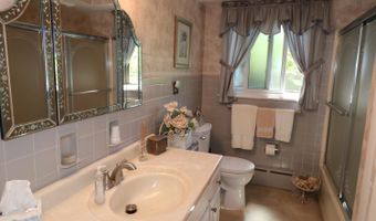 714 Edgewood Dr, Batesville, IN 47006