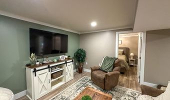 16 Hoosier Heights Dr, Batesville, IN 47006