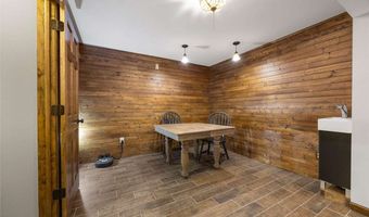 149 Country Club Ct, Anamosa, IA 52205