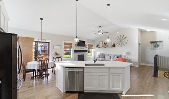 1404 S 10th St, Adel, IA 50003